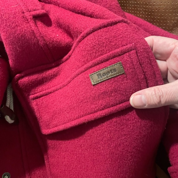 Roots wool pea coat winter jacket. Beautiful raspberry color. Size Large (L) - Picture 9 of 11